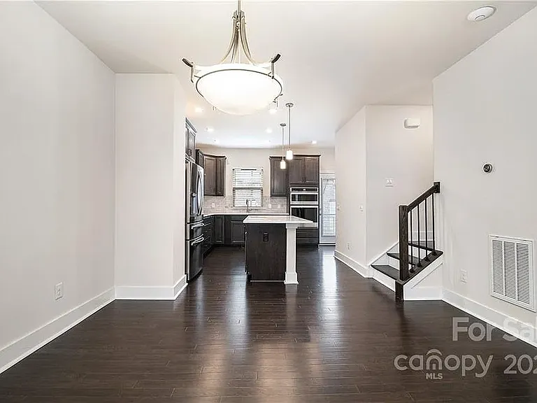 15037 New Amsterdam Ln — Photo 7