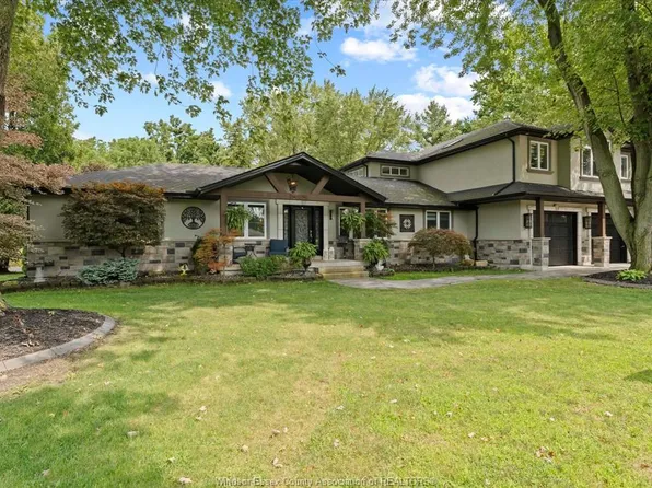 1700 Orford St, Lasalle, ON N9J 1X3