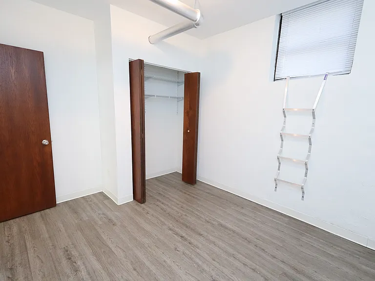 Yale Apartments — Photo 36