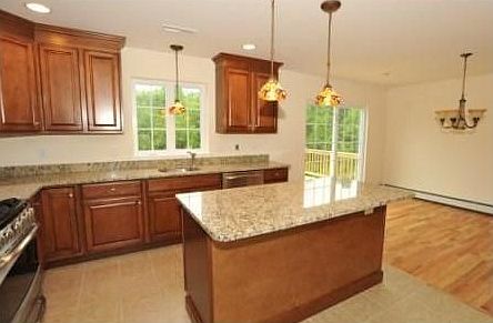 1st image of 748 Orchard Dr