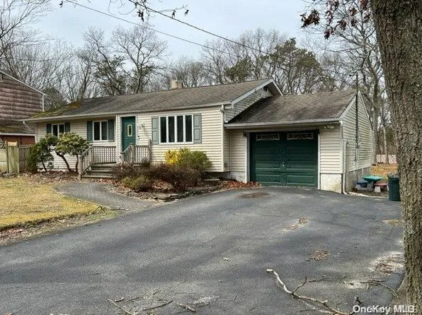 71 Hettys Path, Centereach, NY 11720