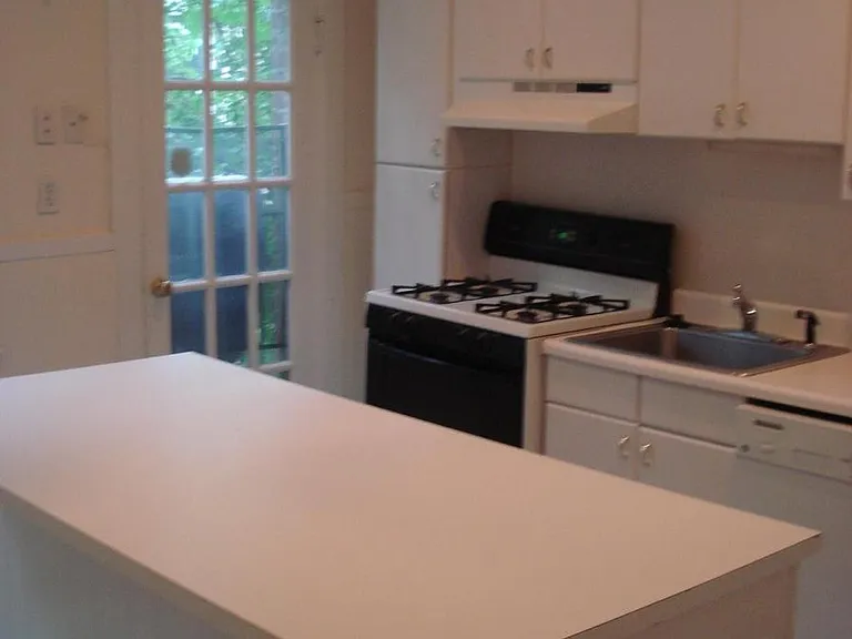 380 Riverway #5A — Photo 2