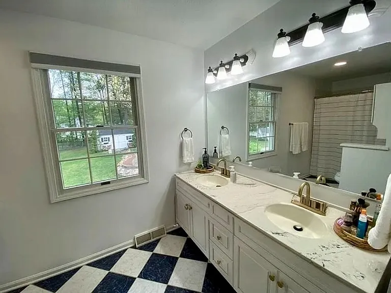 56 Orchardview Dr — Photo 10