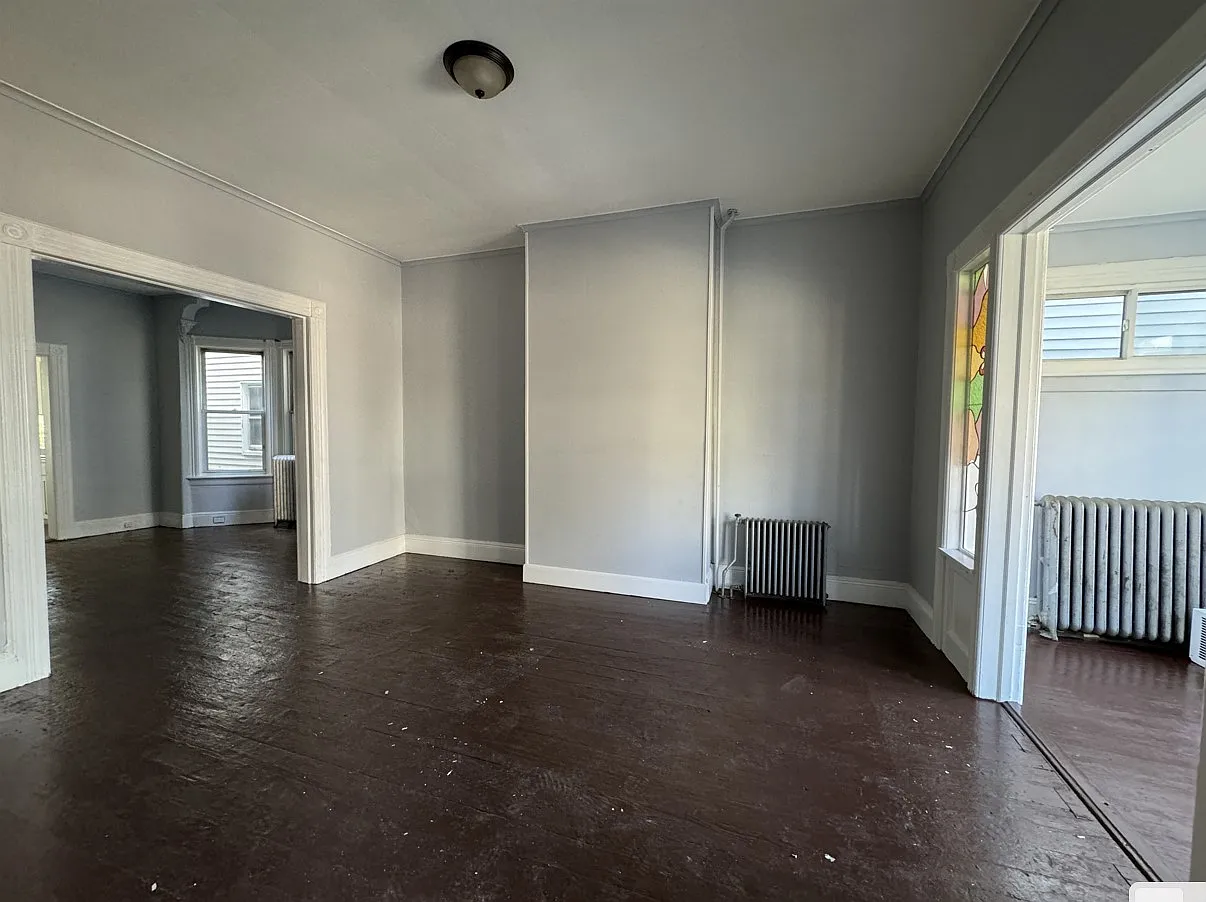4 bed, 1200 sqft, $3,200 — Photo 2