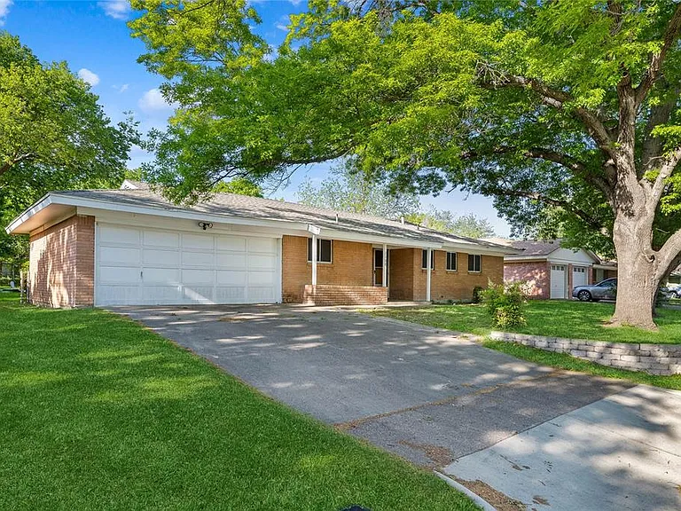 7108 Willis Ave — Photo 2