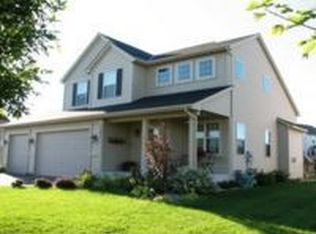 1281 Wintergreen Ln, Victoria, MN 55386