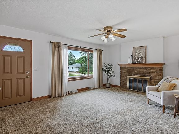 3rd image of 2715 Rudolph Road