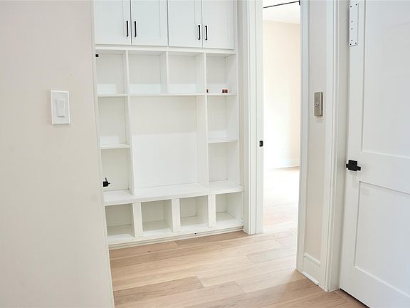 5th image of 5823 Winsome Ln
