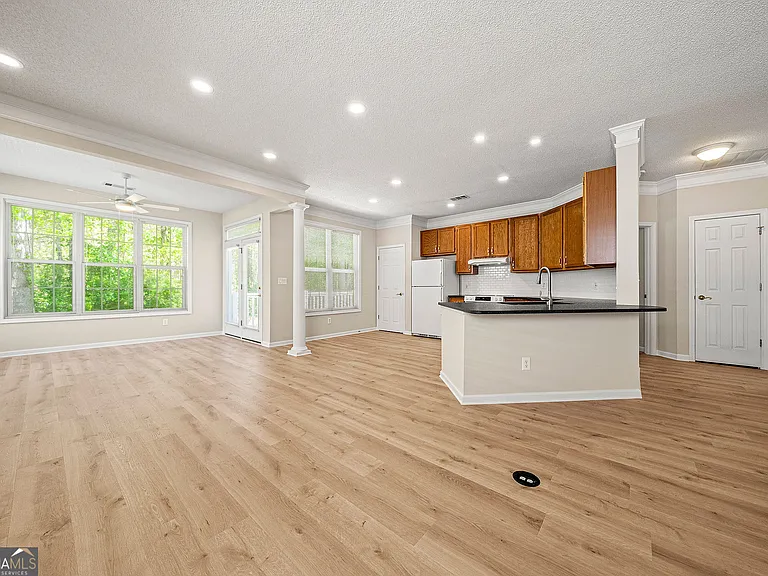 1221 Pinehurst Dr — Photo 11