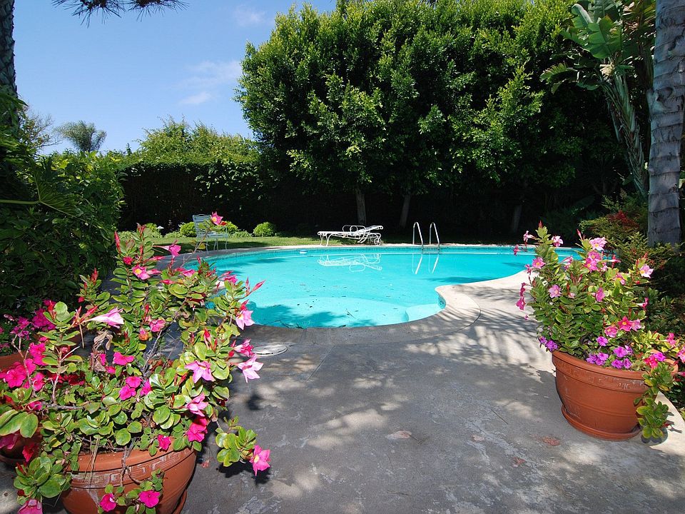2nd image of 5946 Soledad Mountain Rd
