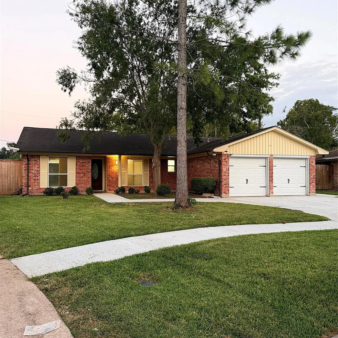 4 bed, 2.0 bath, 2164 sqft, $2,800 — Photo 2
