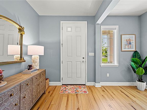 4th image of 1408 Hastings Cres