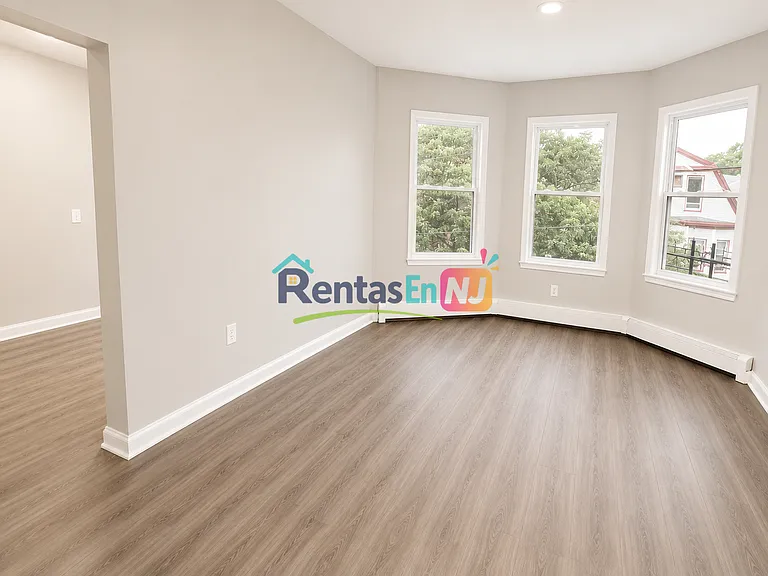 161 S 10th St #3LC — Photo 2