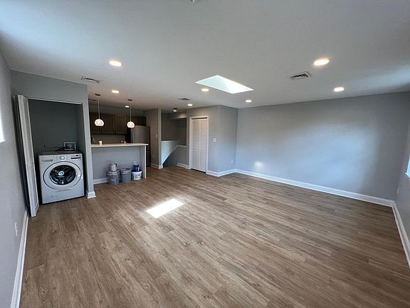 2nd image of 1939 Mount Vernon St Floor 3