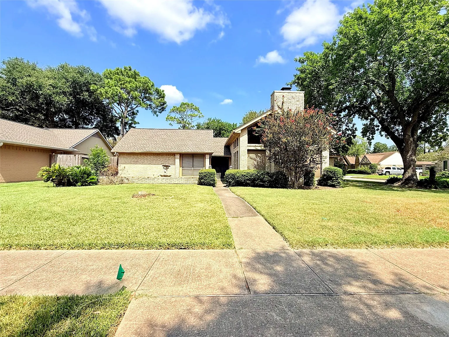 3 bed, 2.0 bath, 2133 sqft, $2,400 — Photo 2