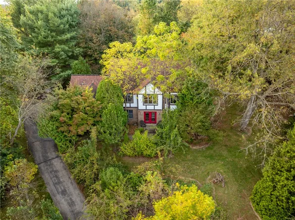 106 Wedgewood Ct, Jeannette, PA 15644