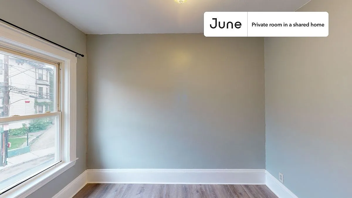 Full bedroom in 7 bed/2 bath home in Allston #1505 B — Photo 3
