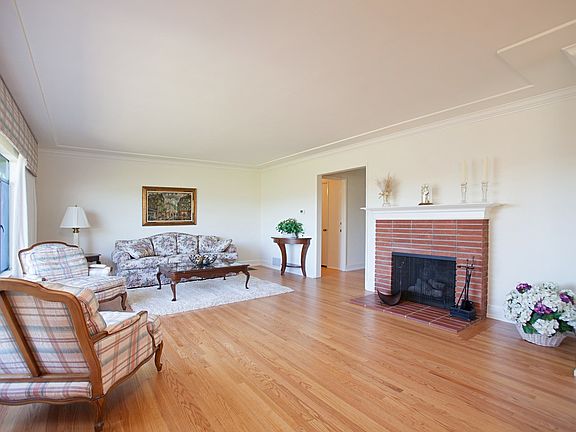 4th image of 4564 Lucille Dr
