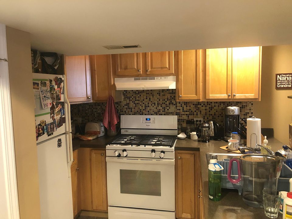 2nd image of 907 W Addison St #G