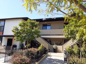 7601 Whitsett Ave, Two Bedroom