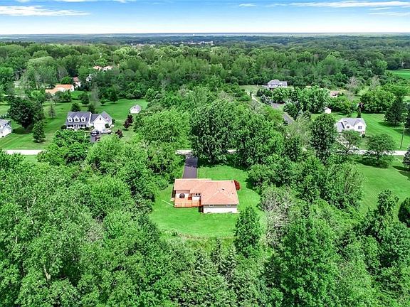 2nd image of 60 Griffin Ln