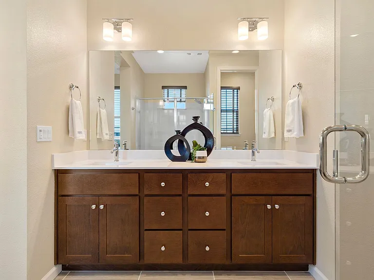 Spacious Townhomes in Provence at Natomas — Photo 37