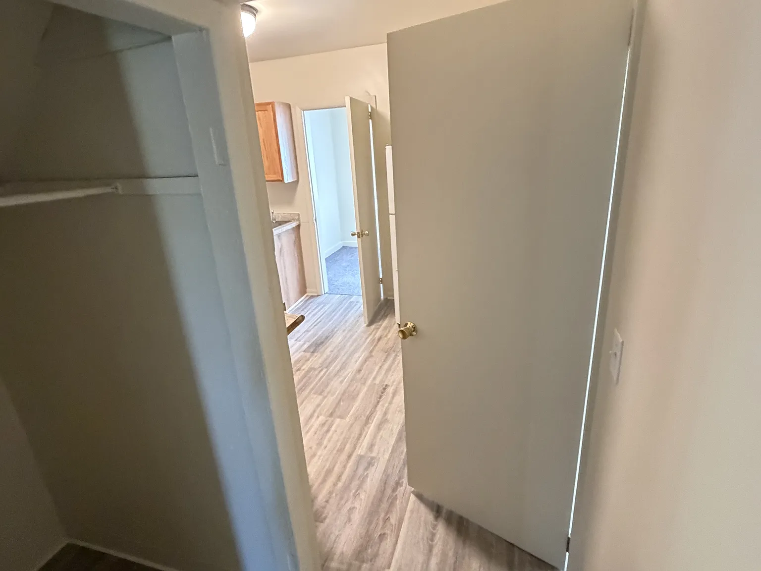 1826 Charles Avenue - House — Photo 4