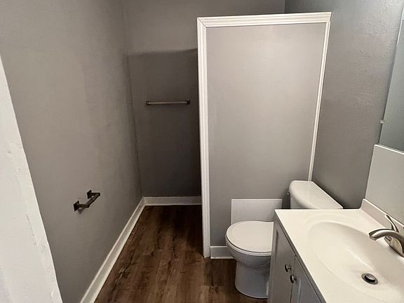 4th image of 1502 Schuyler Ave #13