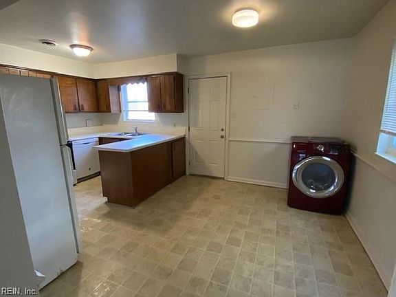 4th image of 3749B S Cape Henry Ave #B