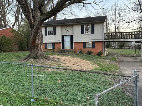 302 Plantation Dr, Clarksville, TN 37042