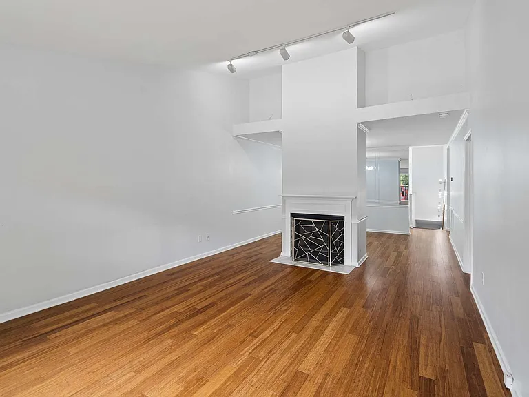 135 Pepper Ridge Cir — Photo 13