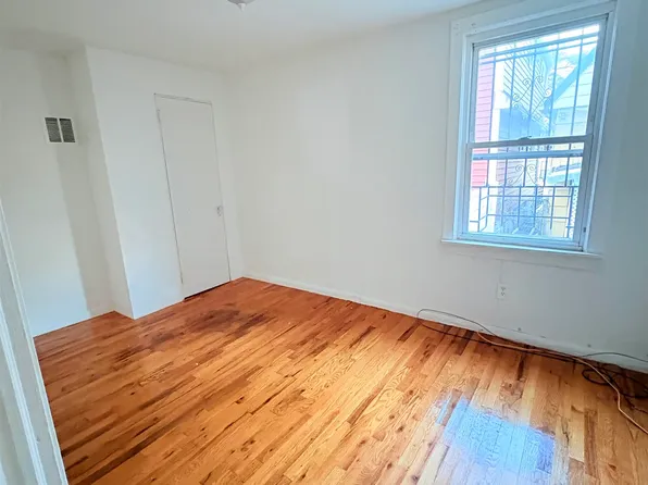 189 Garfield Avenue image 4 of 7