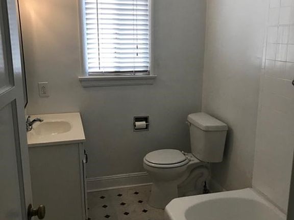 5th image of 10744 Sarah St