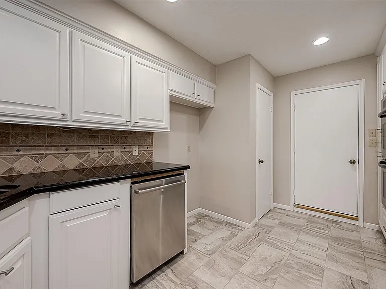131 Cove Cir — Photo 17