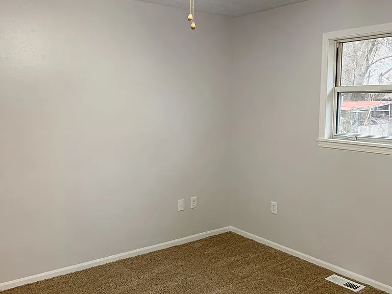 4404 Wabash Ave — Photo 16