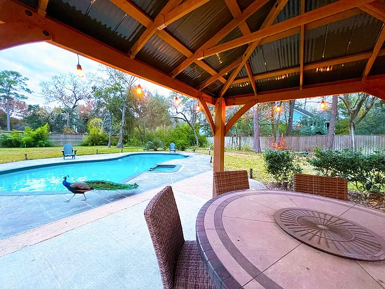 19 Windermere Ln — Photo 1