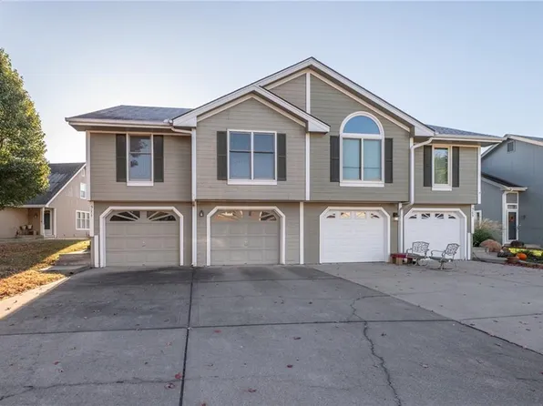 511 Cape Cod Ct, Smithville, MO 64089