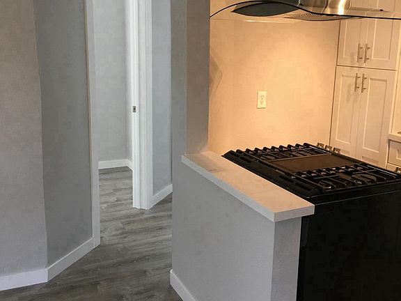 Livingroom to hallway