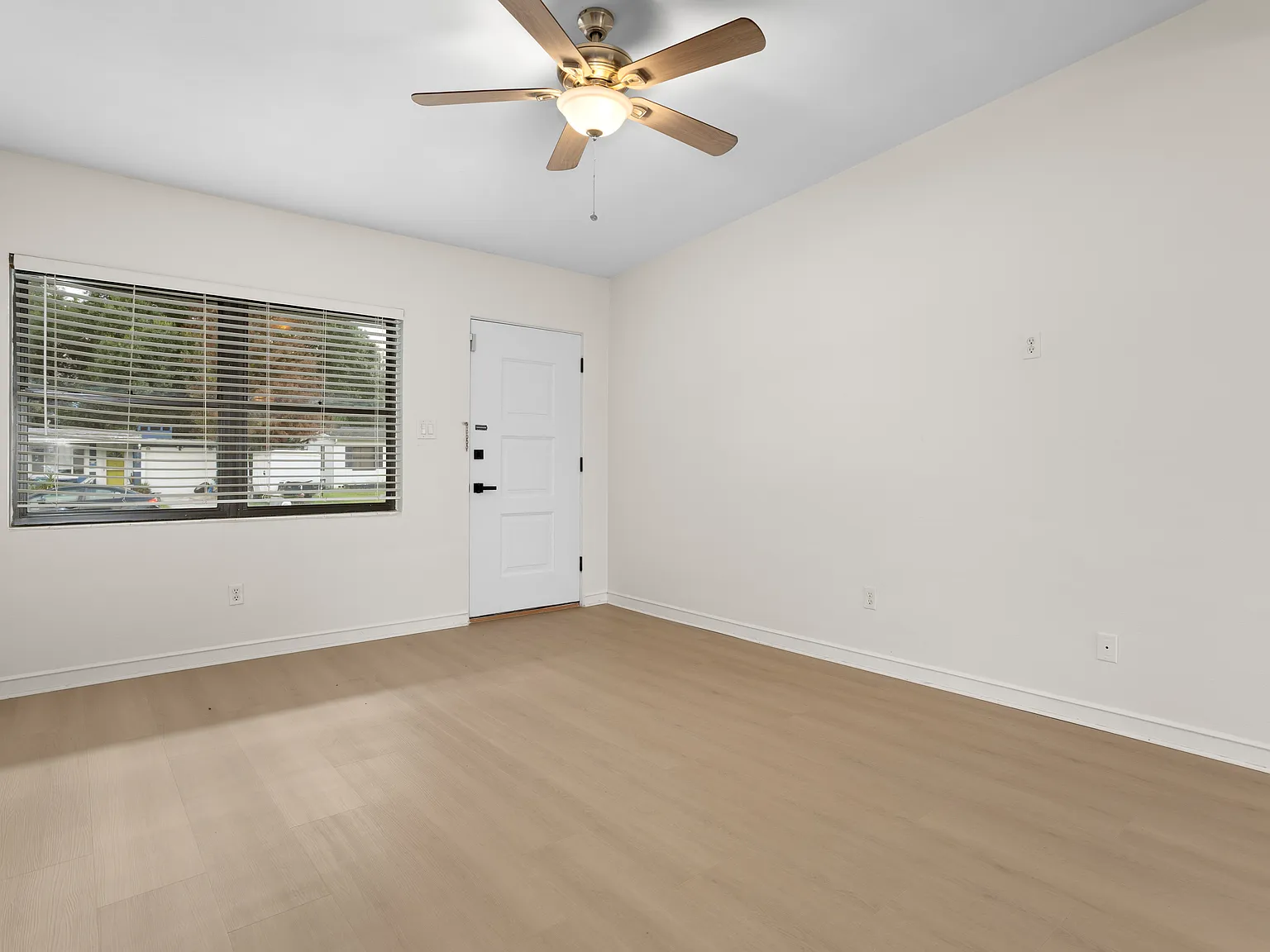 3 bed, 1350 sqft, $2,500 — Photo 4