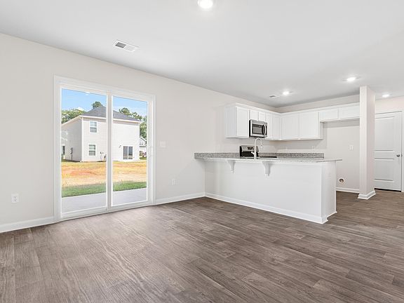 5th image of 2416 Daylilly St