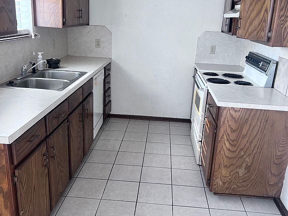 3rd image of 19 Adams Ave NE #2