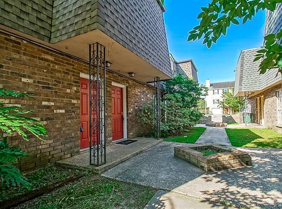 2nd image of 19 Houmas Pl APT D
