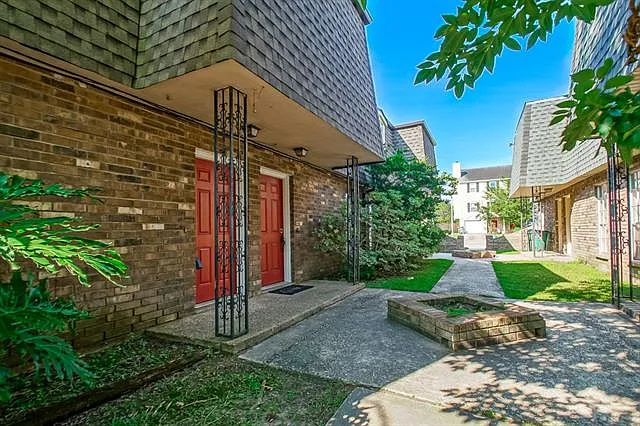 19 Houmas Pl #D — Photo 2