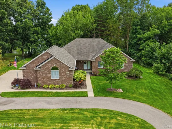 100 Fordney Pl, Howell, MI 48855