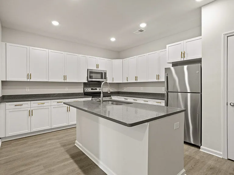 The Grande at Geyser Falls Luxury Apartments — Photo 43