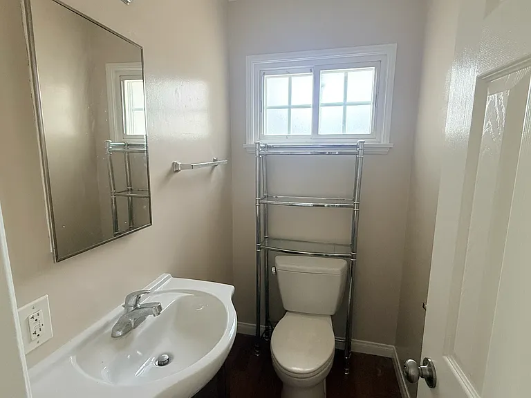 4112 W Victory Blvd — Photo 22