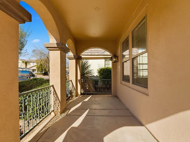 15391 W Dreyfus St — Photo 8