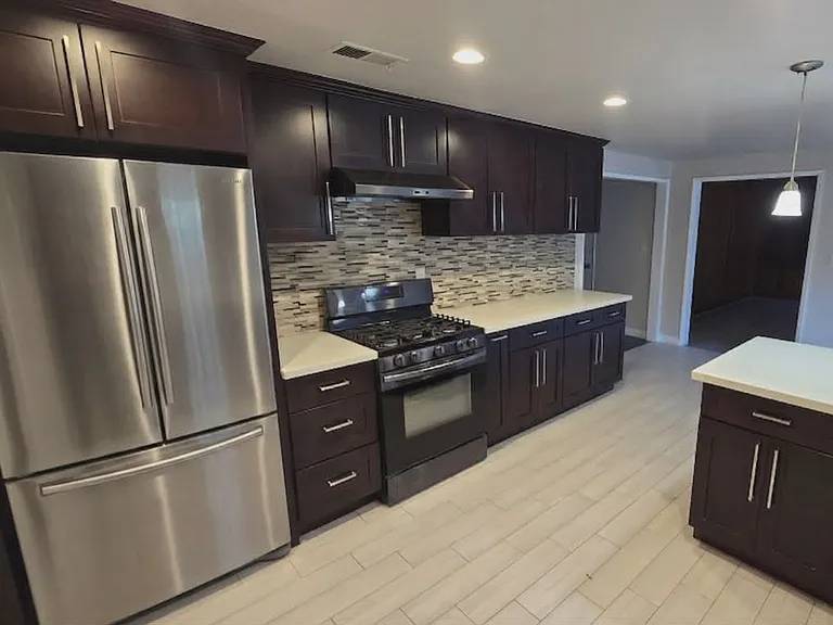 740 Katherine Ln — Photo 5