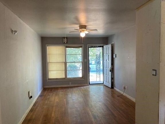 2nd image of 921 E Oakwood Ave