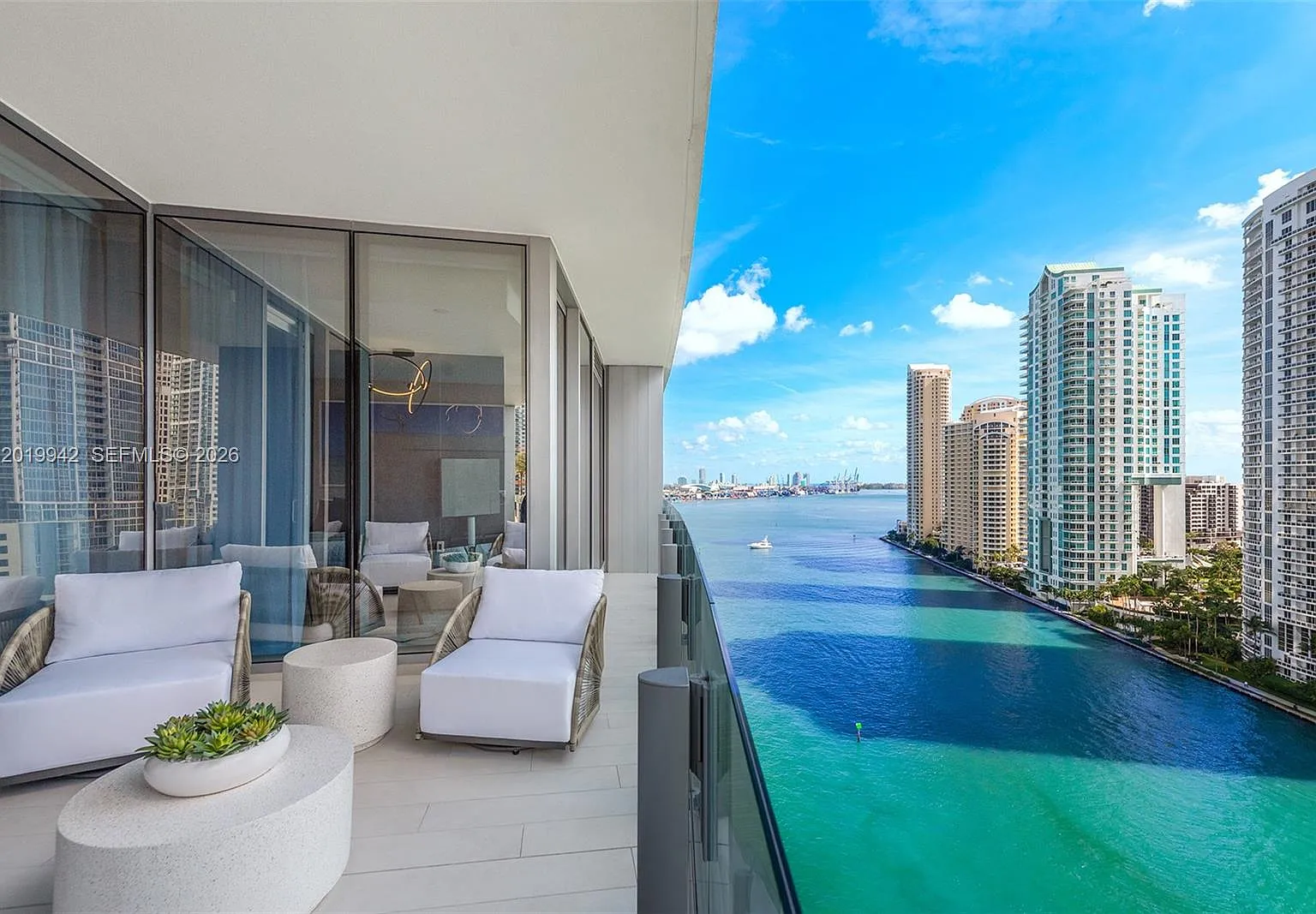 Aston Martin Residences — Photo 4